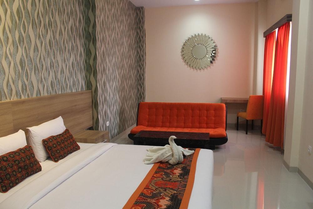 New D'Dhave Hotel Padang Kültér fotó