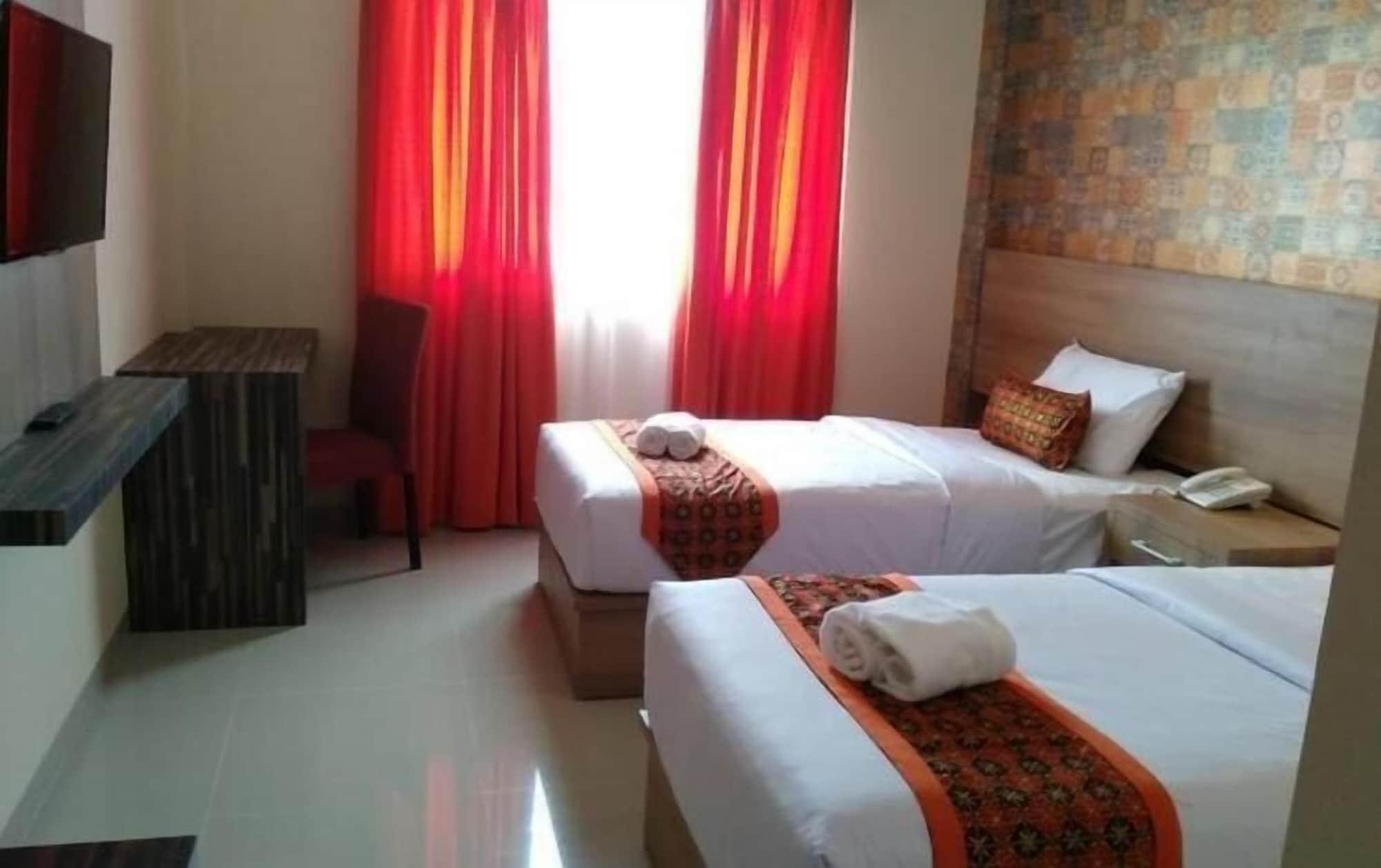 New D'Dhave Hotel Padang Kültér fotó