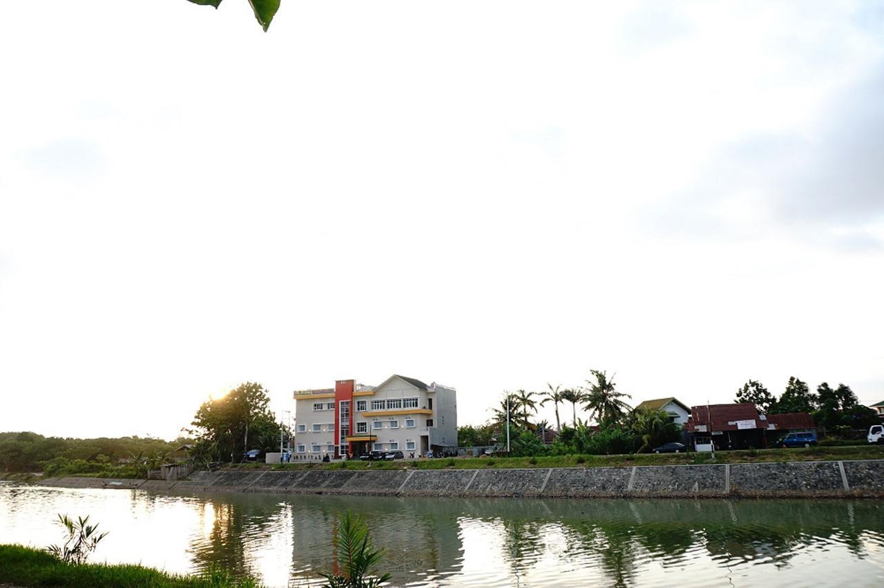 New D'Dhave Hotel Padang Kültér fotó