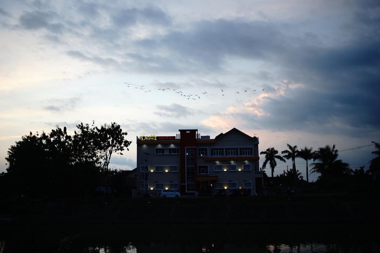 New D'Dhave Hotel Padang Kültér fotó