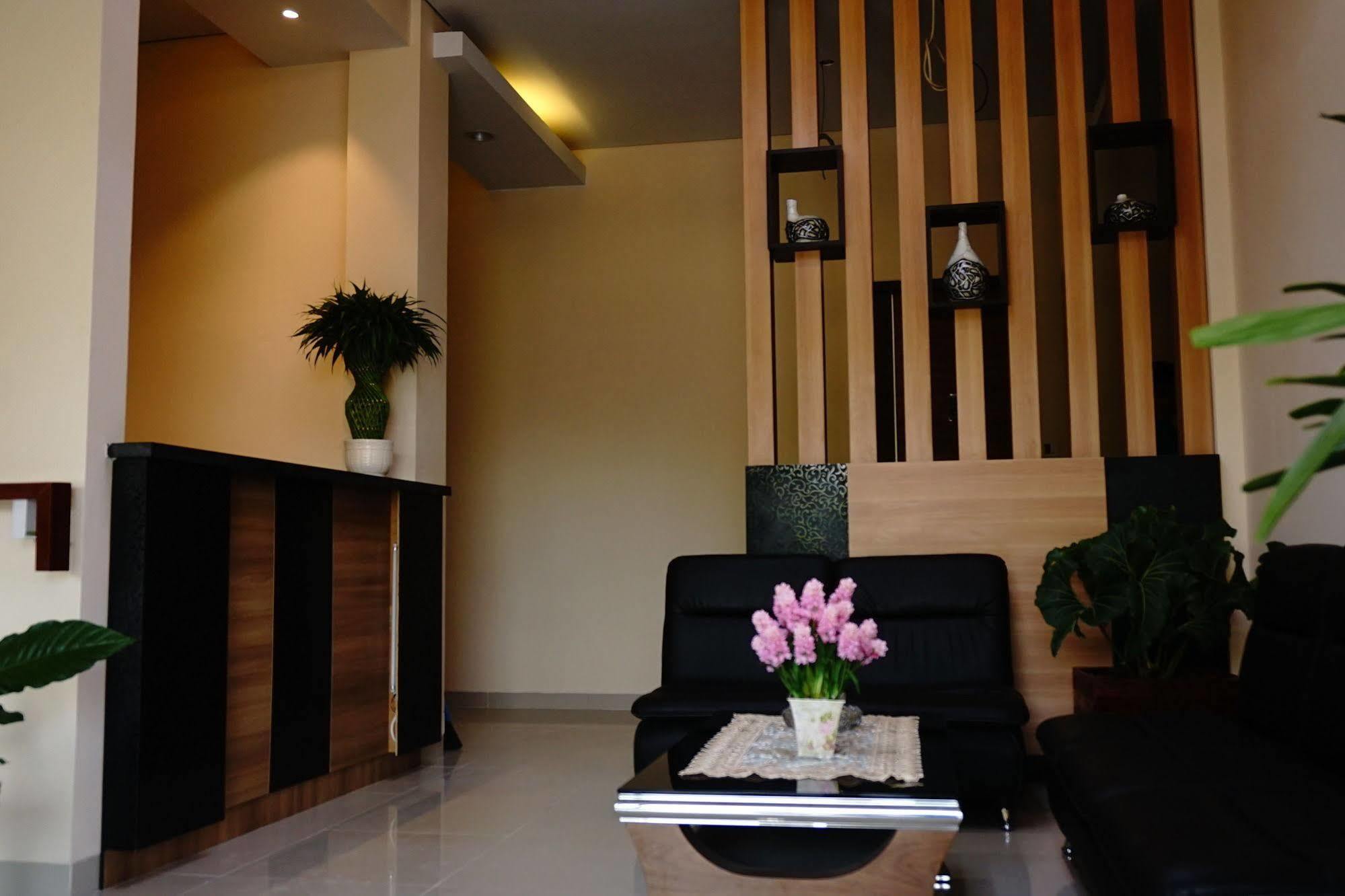 New D'Dhave Hotel Padang Kültér fotó