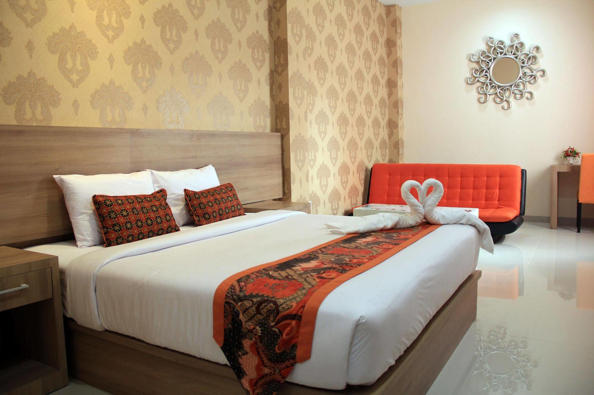 New D'Dhave Hotel Padang Kültér fotó
